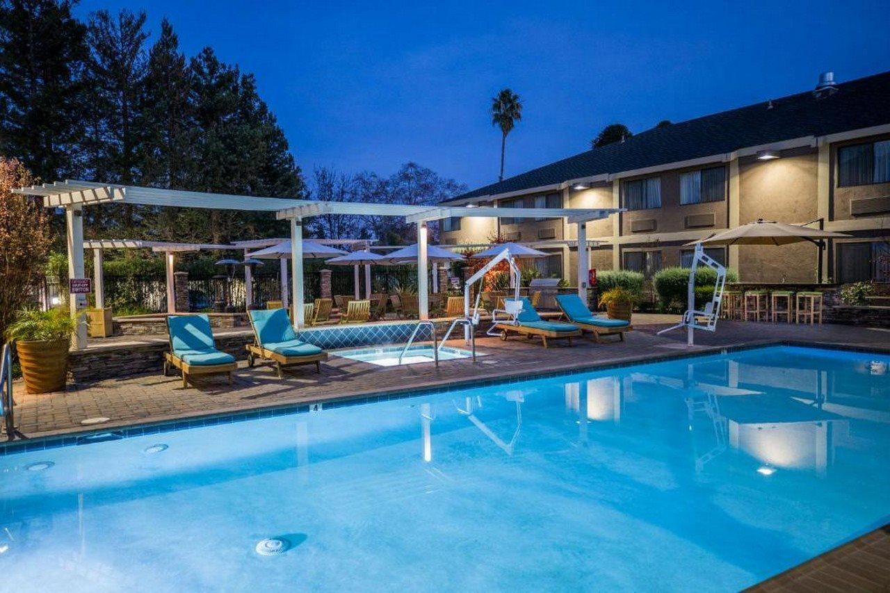 Maple Tree Hotel