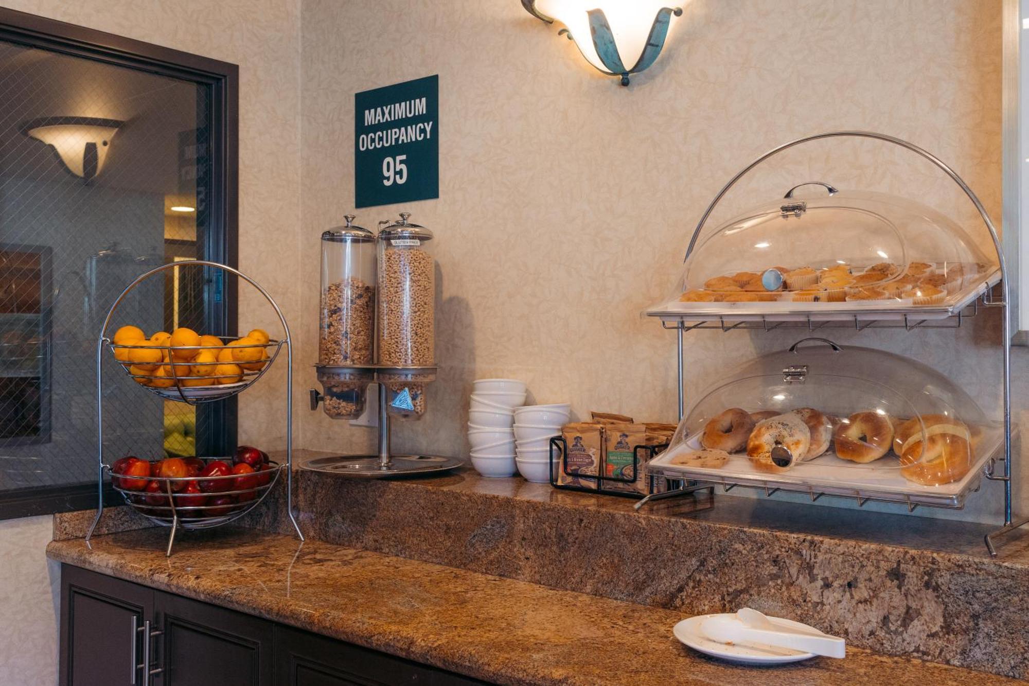 Maple Tree Hotel 3*